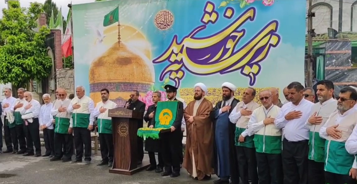 جشن‌ زیر سایه خورشید با حضور خدام رضوی و استقبال مردم ایزدشهر برگزار شد